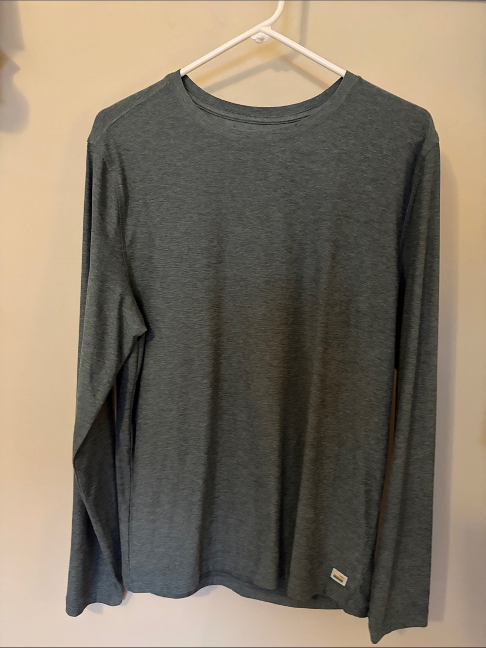 Vuori men’s performance long sleeve